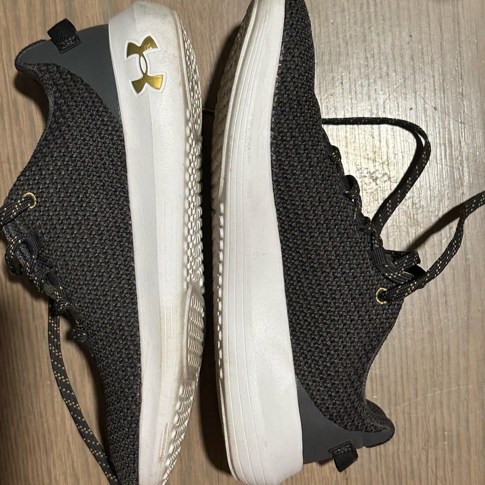Ladies Under Armour sneakers 6.5